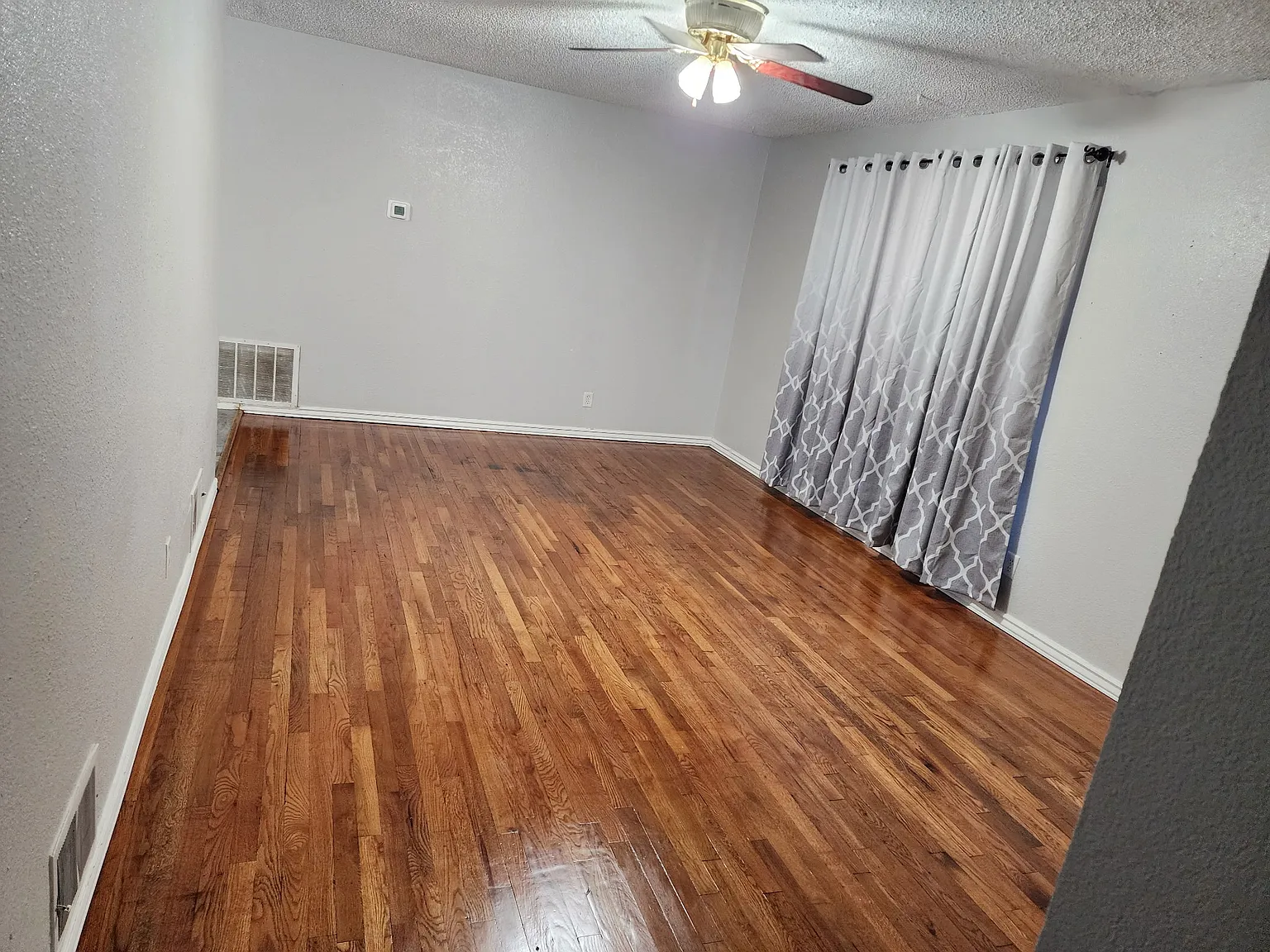 229 E Plaza Dr — Photo 1