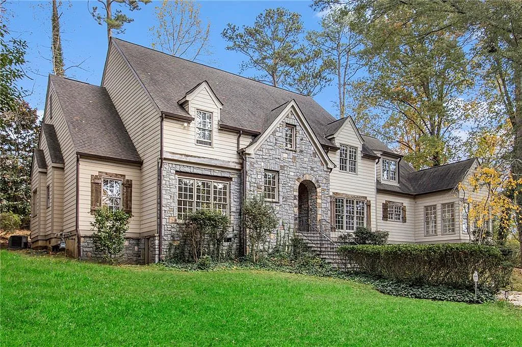 7 bed, 6.5 bath, 5605 sqft, $6,500 — Photo 3