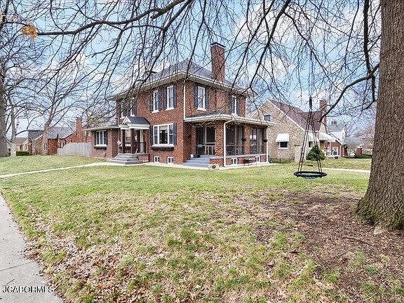 2nd image of 100 E Circle Dr
