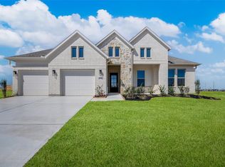 494 Hunters Xing, Sealy, TX 77474