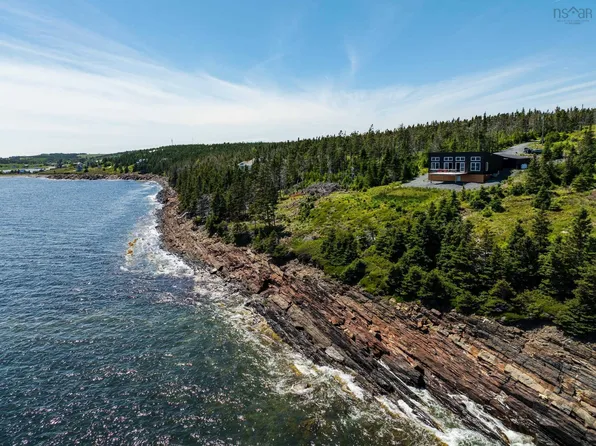 200 Middle Rd, Lunenburg, NS B0J 2X0