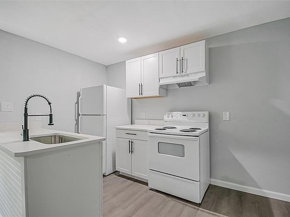 5th image of 1504 W LINE STREET