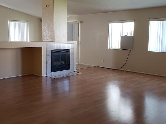 4th image of 537 Louisville St