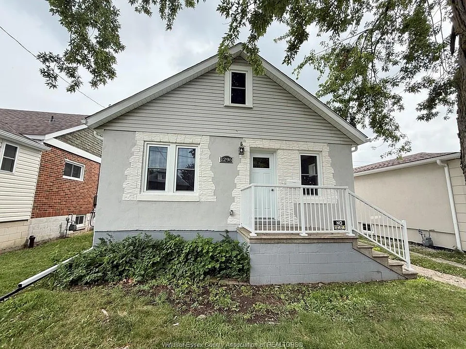 1296 Laurendeau Ave