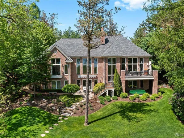 5278 Arbor Bay Dr, Brighton, MI 48116