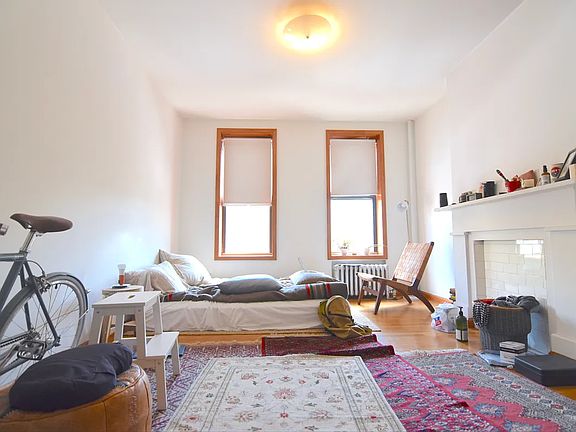2nd image of 73 Meserole Ave APT 4L
