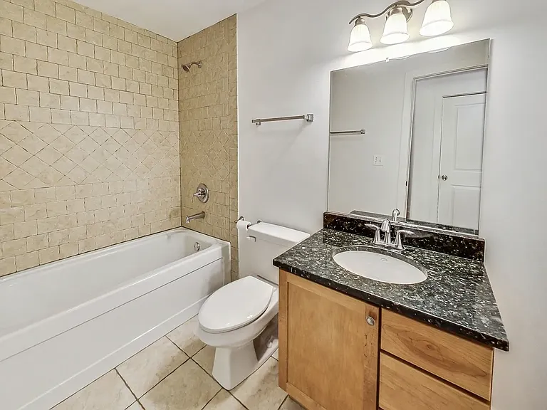 2459 W Augusta Blvd #2 — Photo 18
