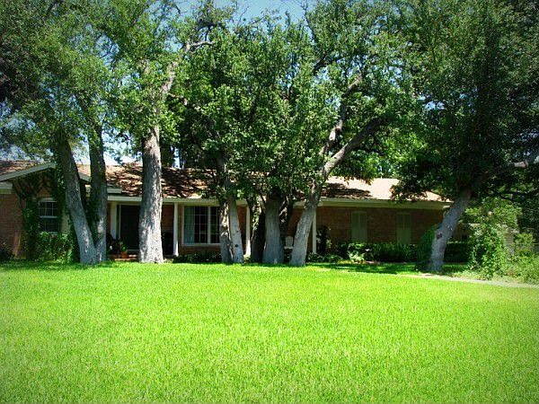 1st image of 103 Oak Crest Dr