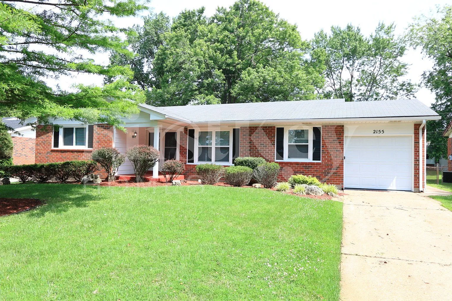 2155 Canterbury Dr photo 1