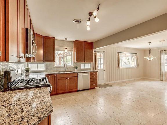 4th image of 803 Scottsdale Dr