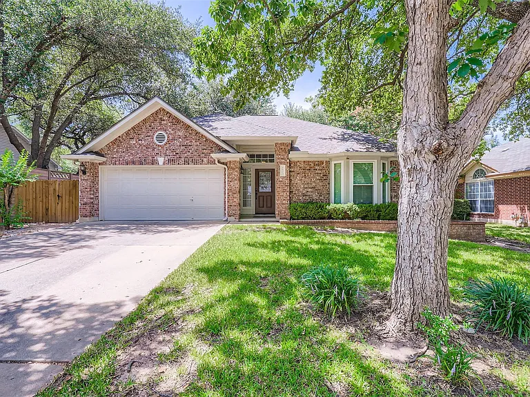 1809 Edelweiss Dr — Photo 1