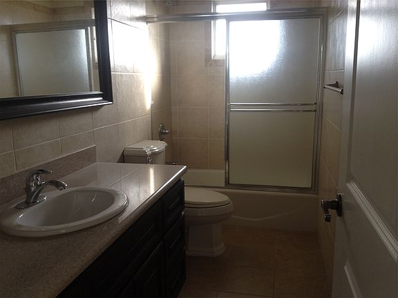 Upstairs Full Bathroom