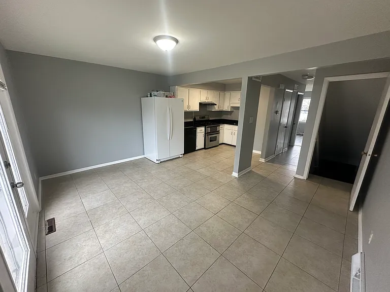 1529 Sheffield Ave #1529 — Photo 6