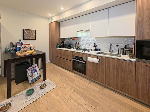 4th image of 209 E 20th Ave #303