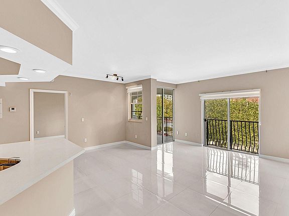 4th image of 3145 NE 184th St #3405