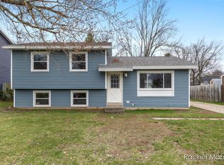 934 Greenwood St, Middleville, MI 49333