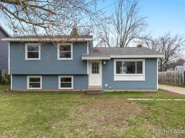 934 Greenwood St, Middleville, MI 49333