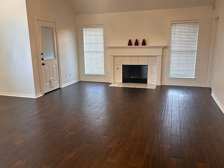 8161 Durham Dr — Photo 3