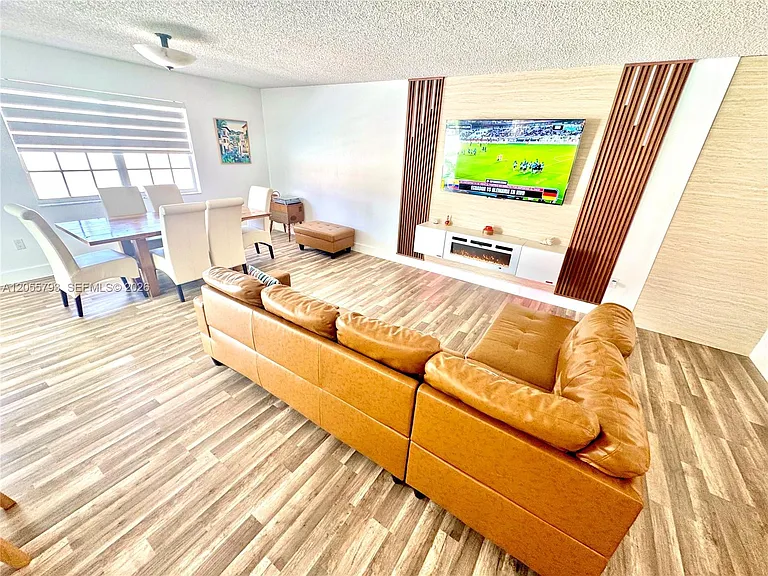 18701 Wentworth Dr — Photo 10