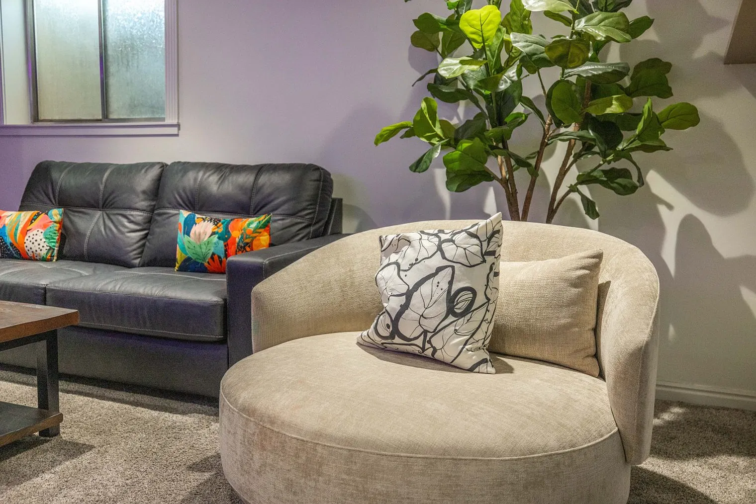 3 bed, 1.0 bath, 2023 sqft, $2,675 — Photo 3
