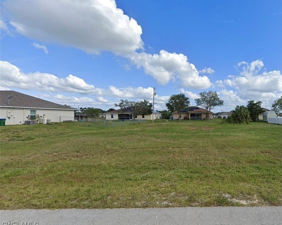 2nd image of 2817 NE 1st Pl