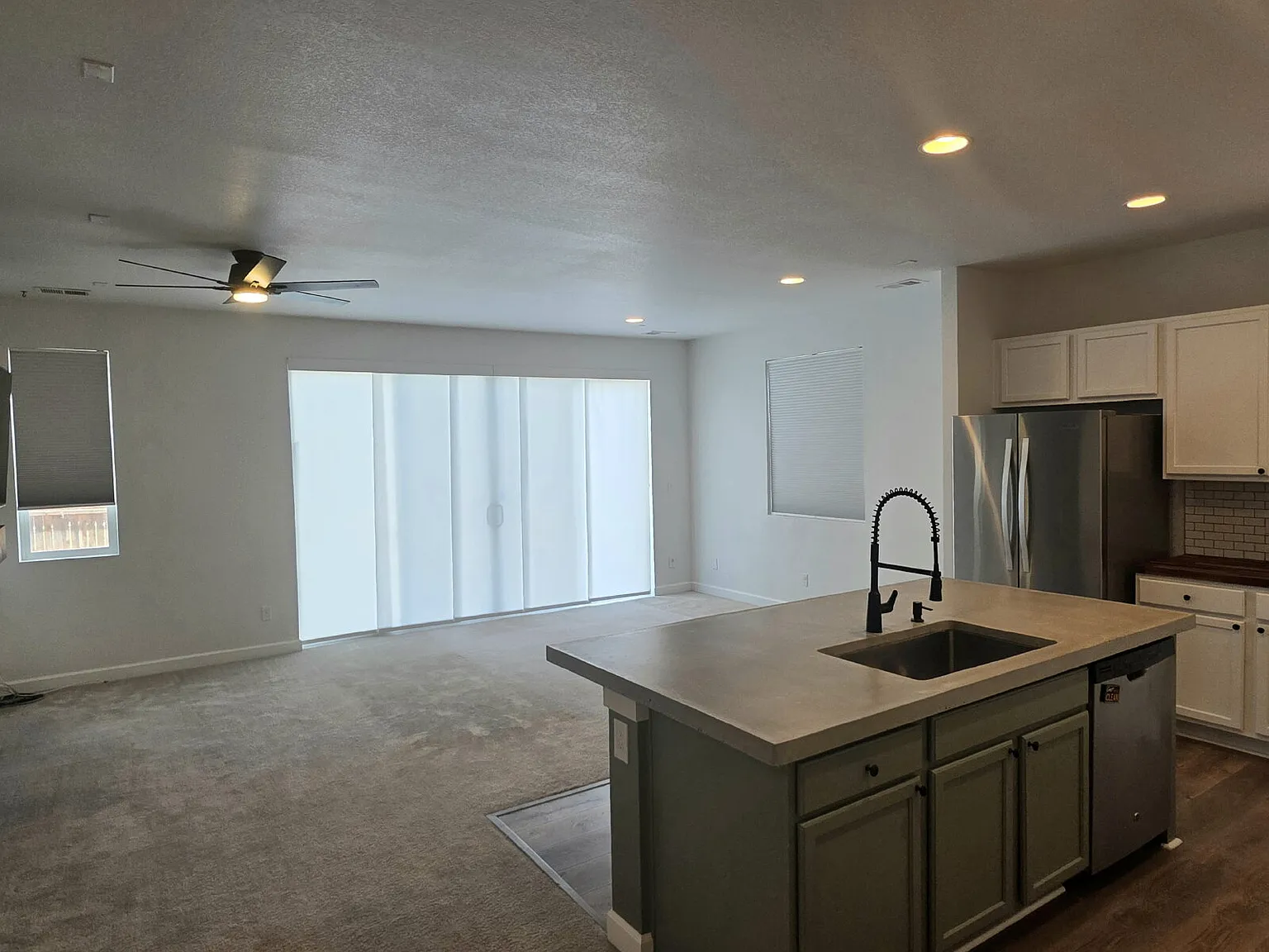 3 bed, 2.0 bath, 1423 sqft, $2,695 — Photo 4