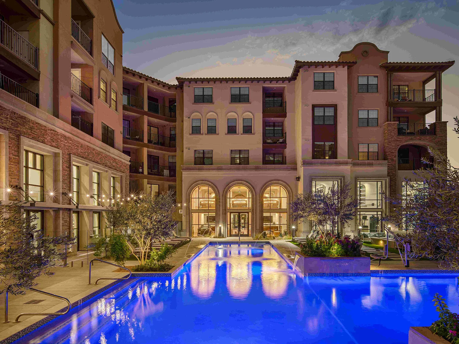 Manor Scottsdale — Photo 3