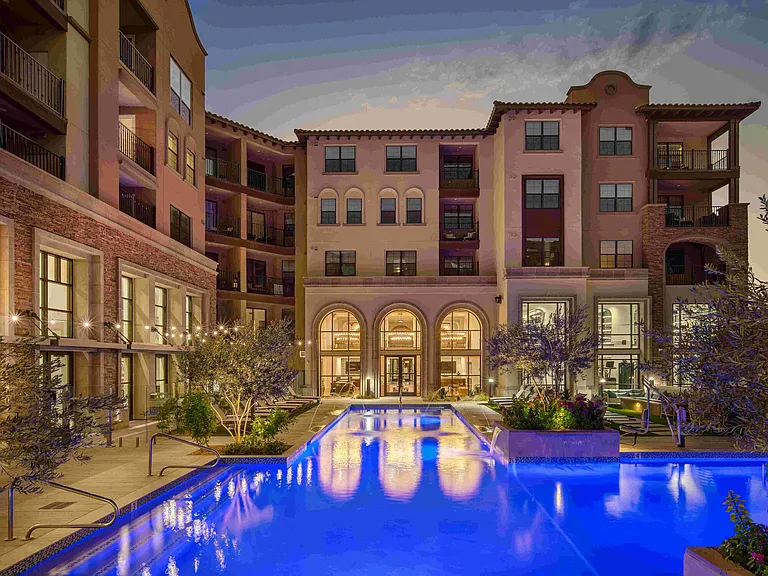 Manor Scottsdale — Photo 3