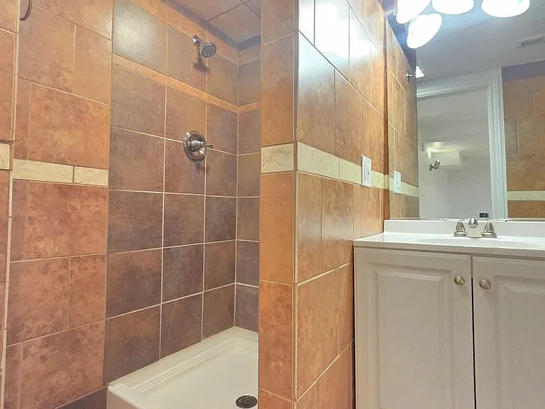 5621 N Hemlock St — Photo 27
