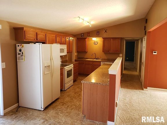 5th image of 140 Knoll Dr