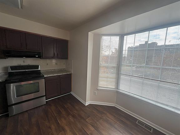 4th image of 8422 Ashford Blvd