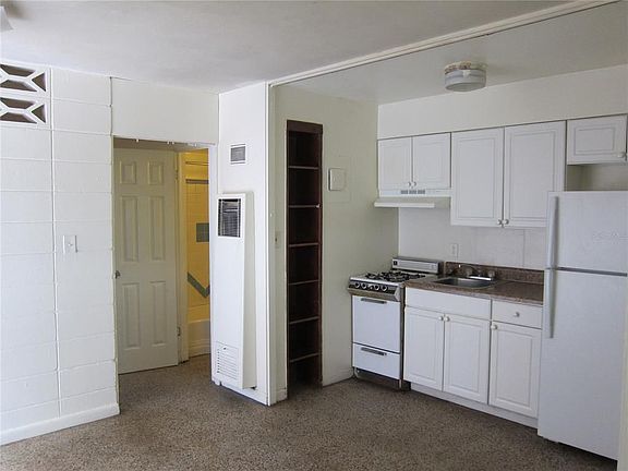 3rd image of 1933 NW 4th Ave APT B