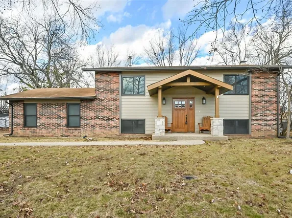 929 Barbara Ann Ln, Ballwin, MO 63021