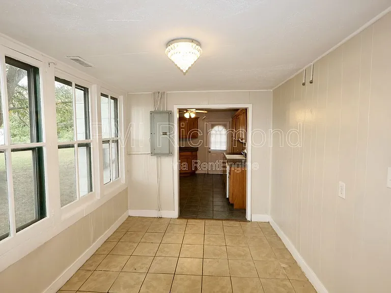 3963 Oakleys Ln — Photo 6