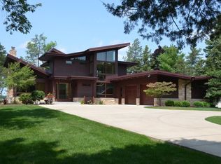 W322N6831 Wildwood Point Rd, Hartland, WI 53029