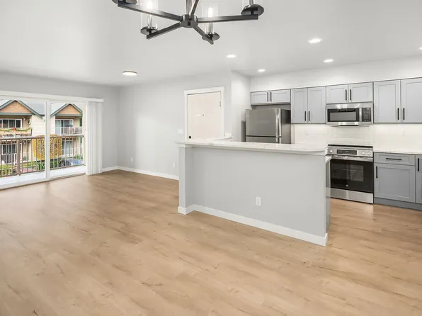 Chelsea Court, 7206 NE 182nd St #6-302, Kenmore, WA 98028