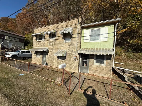 2934 Piedmont Rd, Charleston, WV 25311