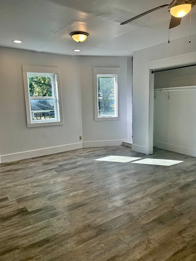 730 W Jefferson St — Photo 2