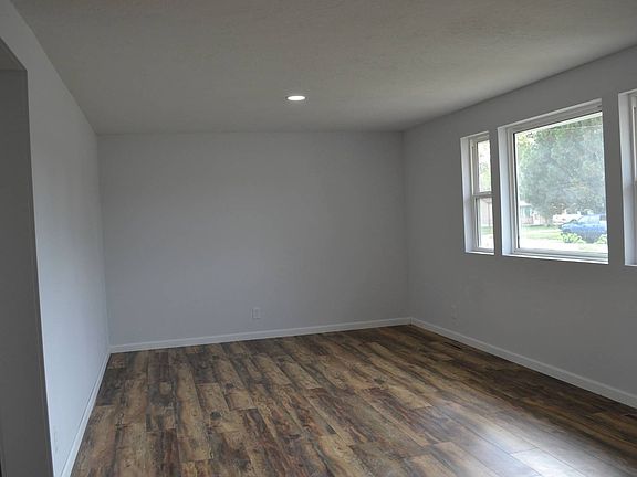 4th image of 623 Hudson Ave