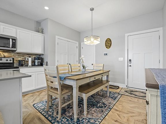 3rd image of 902 NE 14th St