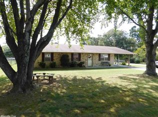 718 Meadowbrook Dr, Mena, AR 71953