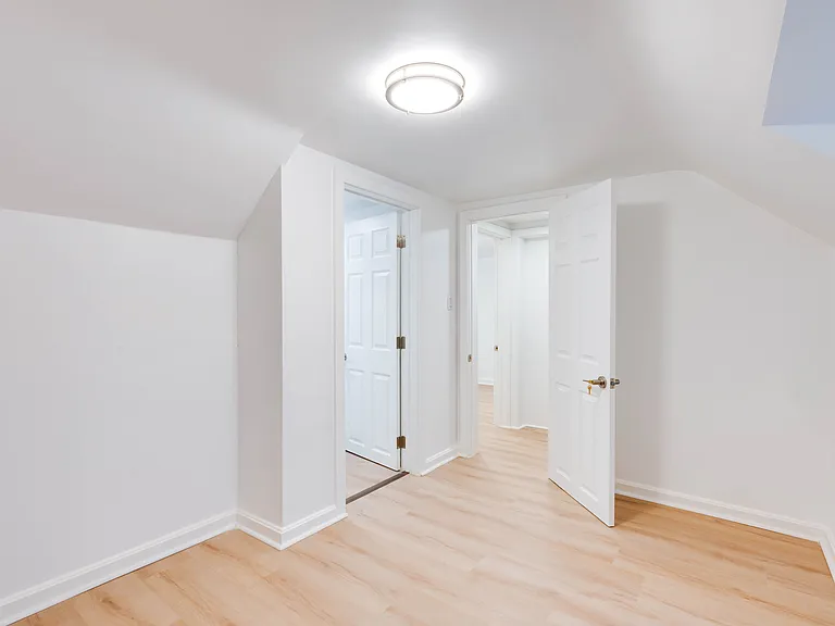 6 Lawrence Ave — Photo 9