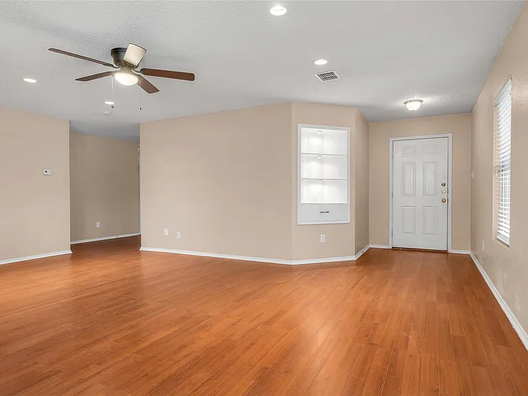 5336 New Castleton Ln — Photo 2