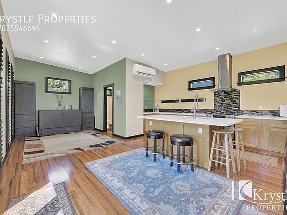 4th image of 230 Curtis Dr #1/2