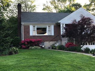 8 Sutro Pl, Greenwich, CT 06831