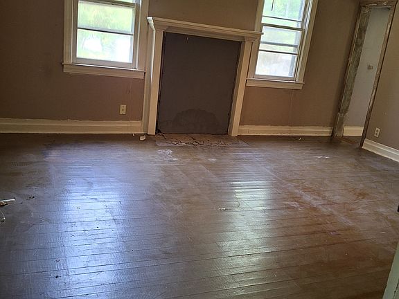 Bedroom on Ground Floor - Doorway to right is to large closet/pantry/storage room