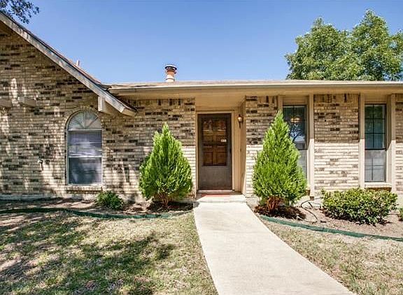 3rd image of 2925 Emberwood Dr