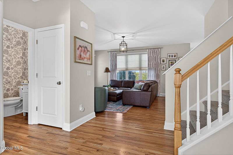 3rd image of 4 Matthews Court