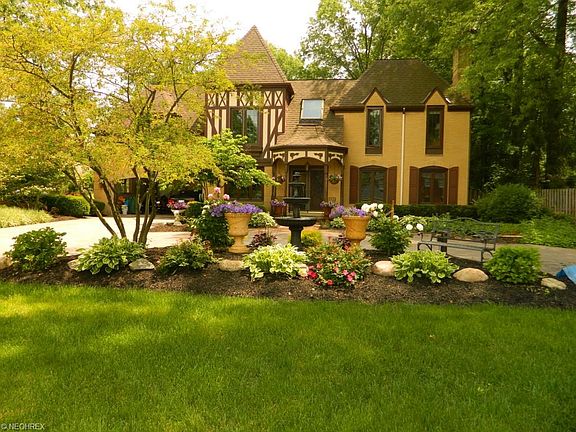 2nd image of 1627 Queens Ct