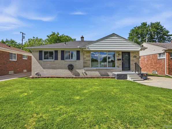 18301 Marquette St, Roseville, MI 48066